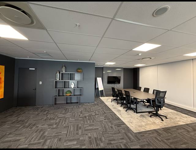 1,686M² OFFICE TO LET IN FORESHORE